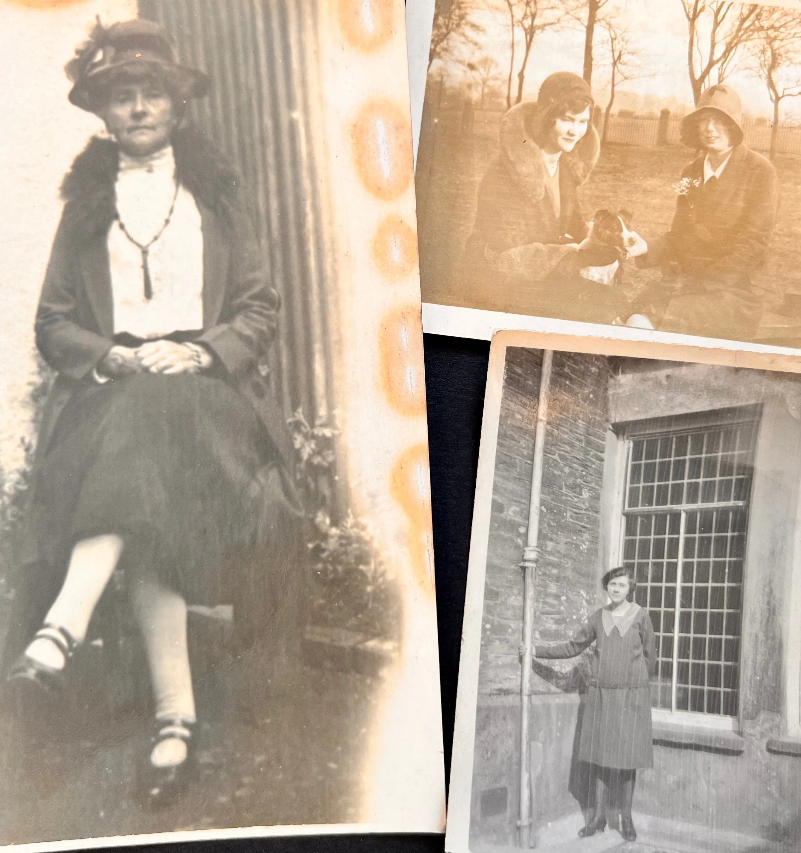 7 1920s Photos of People Out and About (C7)